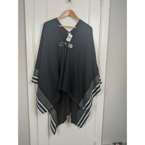 Basha Black & White Knit Poncho With Bear Tooth
